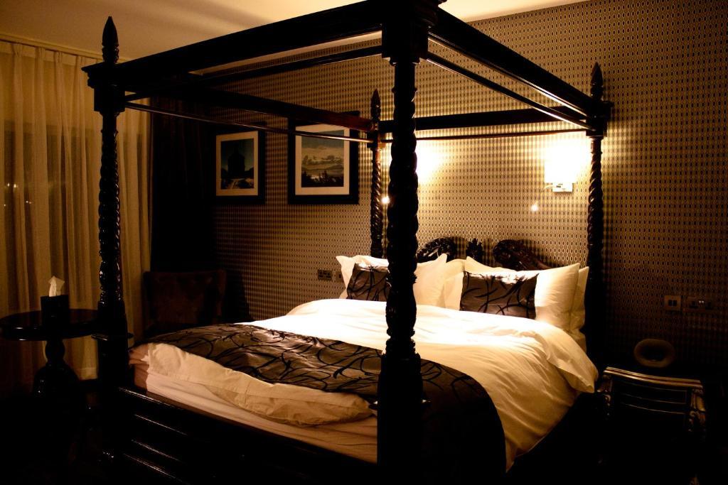 The Talbot Hotel Belmullet Room photo