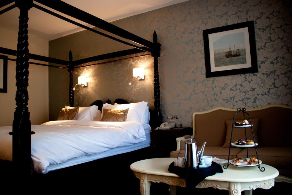 The Talbot Hotel Belmullet Room photo