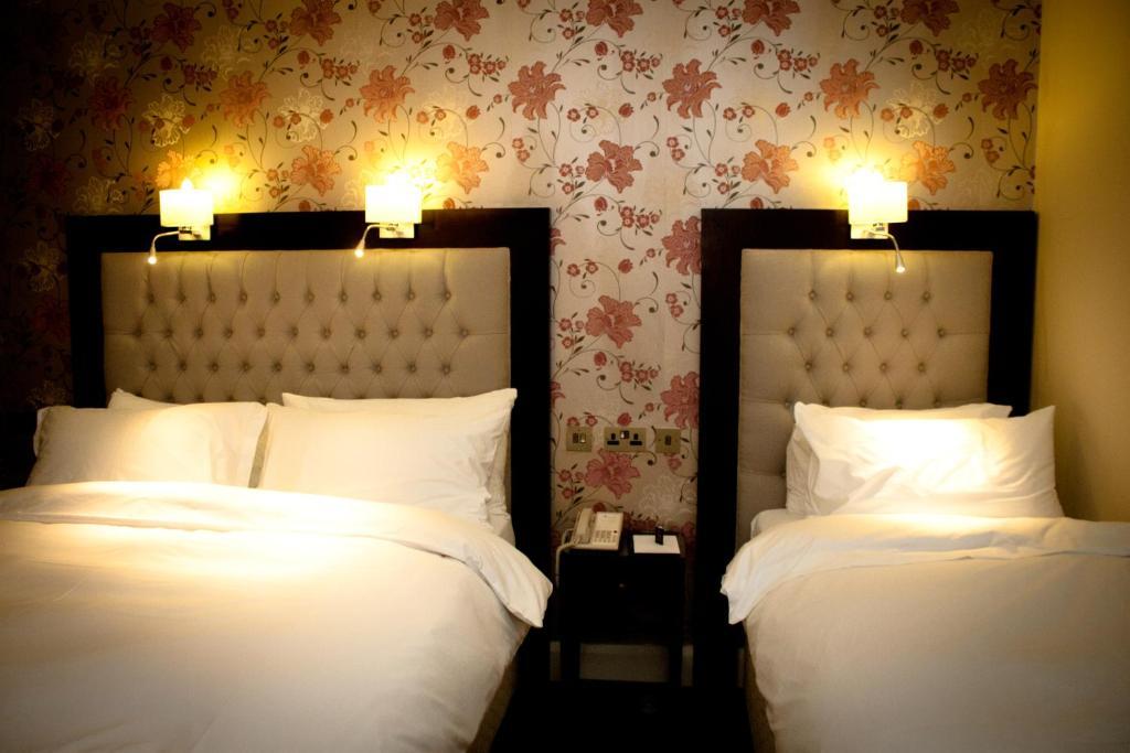 The Talbot Hotel Belmullet Room photo