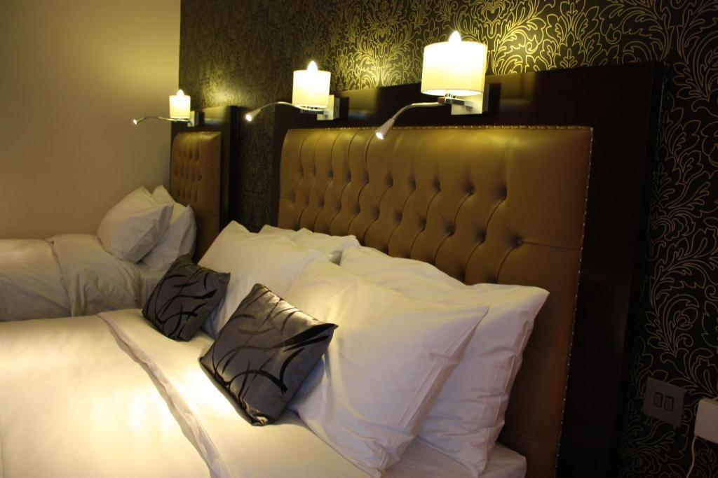 The Talbot Hotel Belmullet Room photo