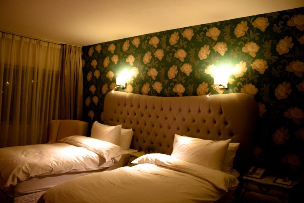 The Talbot Hotel Belmullet Room photo