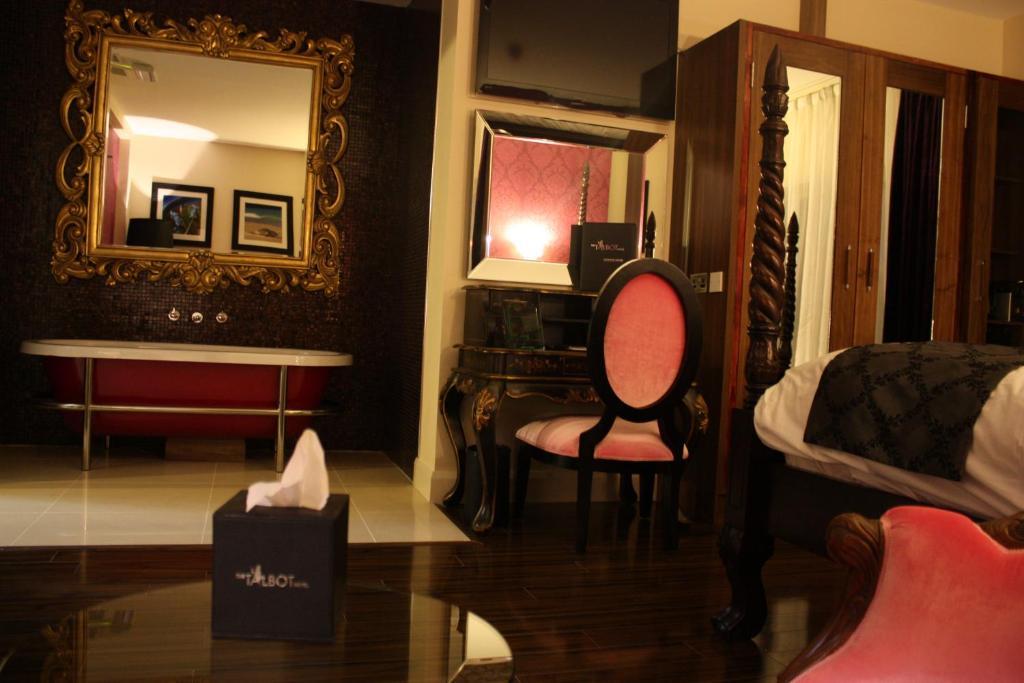 The Talbot Hotel Belmullet Room photo